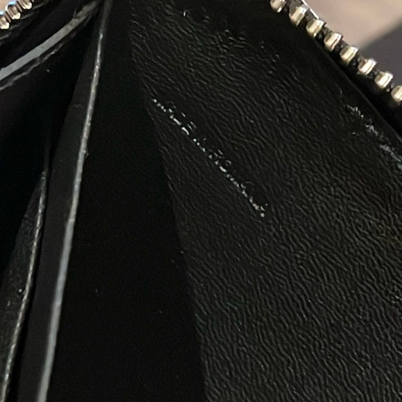 - GIVENCHY
Leather Graphic Print Calfskin Zippy Zip around Wallet Authentic - Picture 17 of 17